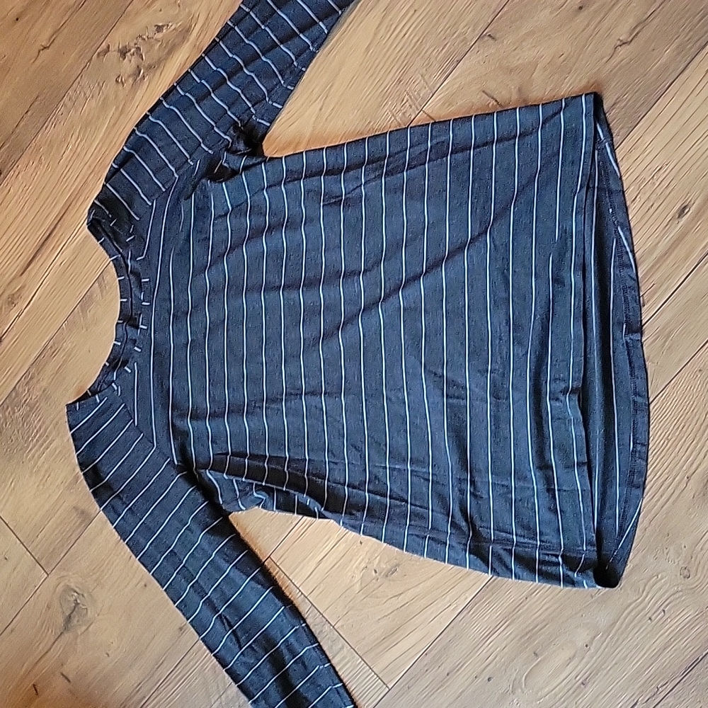 Lululemon shirt.